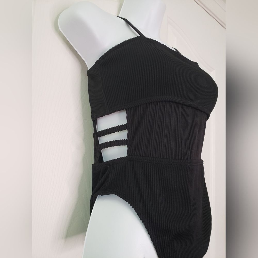 NWT Swimsuit Textured One Piece - Picture 4 of 8